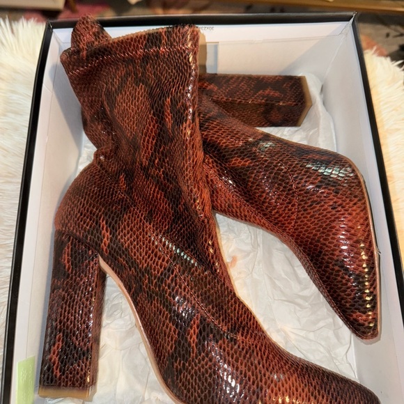 RAYE Fang Bootie - Picture 4 of 5